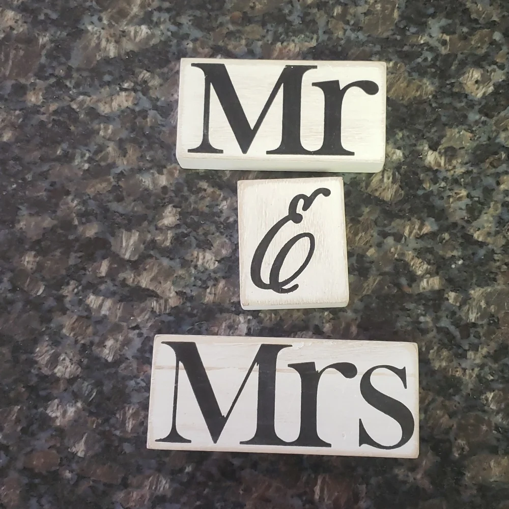 Mr and Mrs decorative blocks - Picture 3 of 4